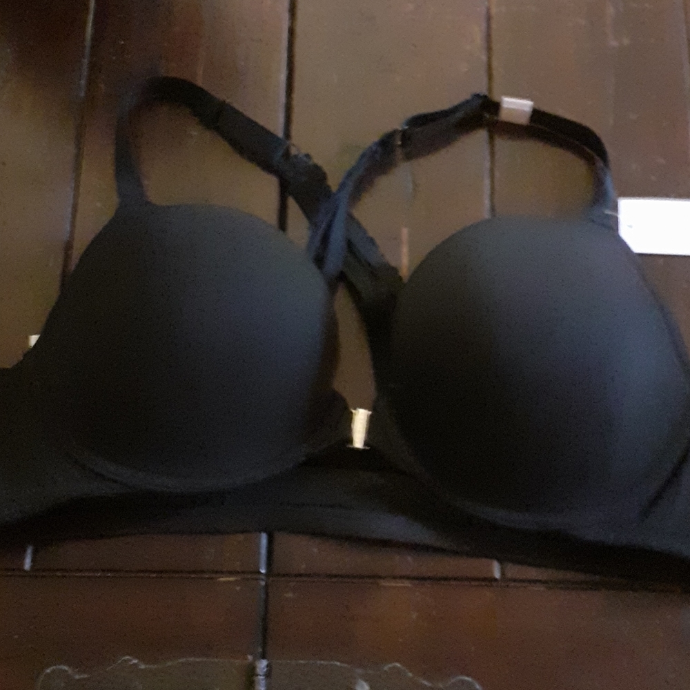 46C Black Bra Cacique Boost Plunge